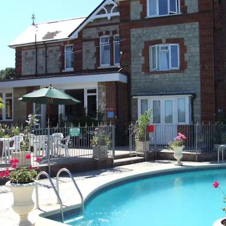 Eastmount Hall 3*