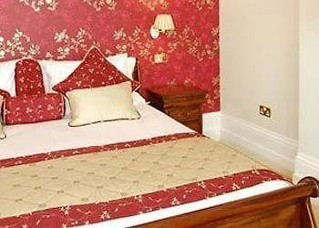 Clarence House Hotel 3*