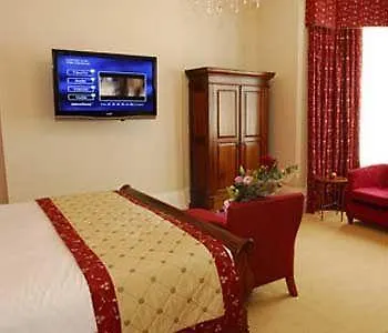 Clarence House Hotel 3*