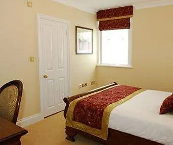 Clarence House 3*