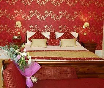 Hotel Clarence House 3*
