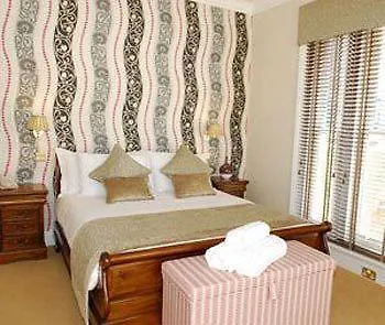 Clarence House 3*