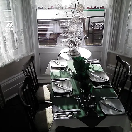 Roseglen Guest house 2*