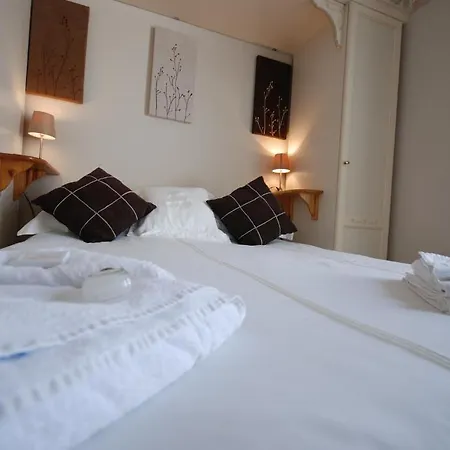 Roseglen Guest house 2*
