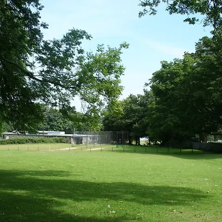 Manor Apartment *