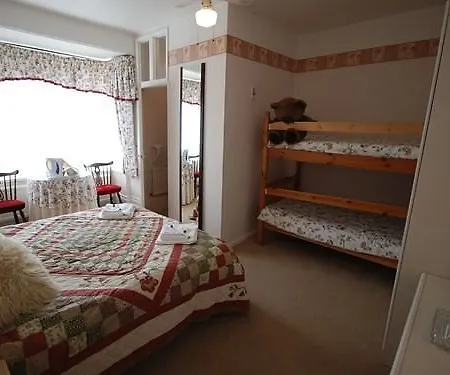Roseglen Guest house 2*