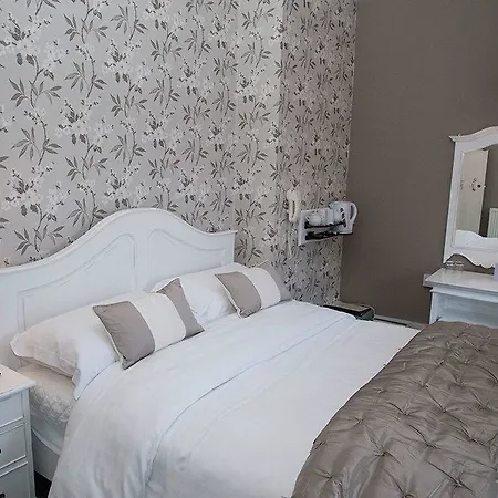 Foxhills Of Bed and breakfast 5*