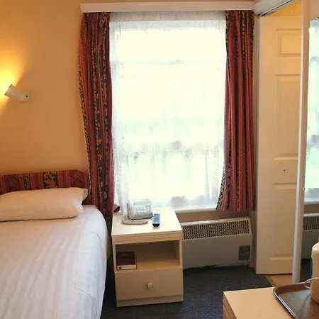 Hotel Melbourne Ardenlea 3*