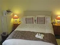Clarence House Hotel 3*