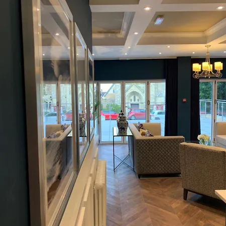 Auckland House 5*