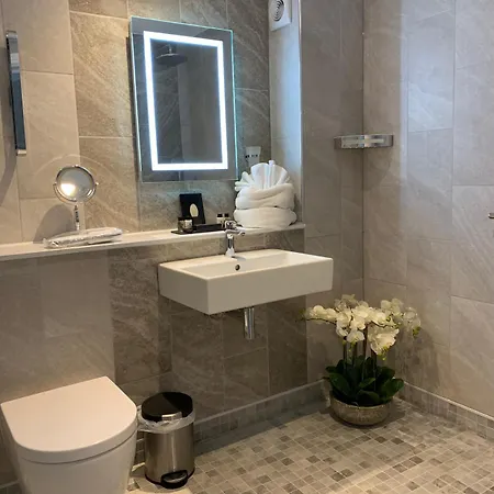 Auckland House Hotel 5*