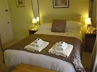 Clarence House 3*