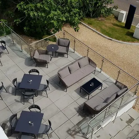 Auckland House 5*