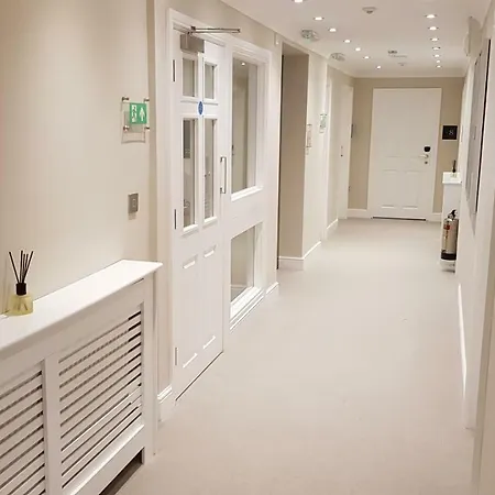 Auckland House 5*