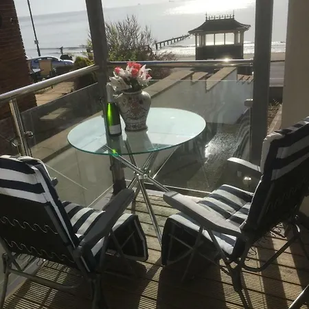 Tides Reach Apartment *