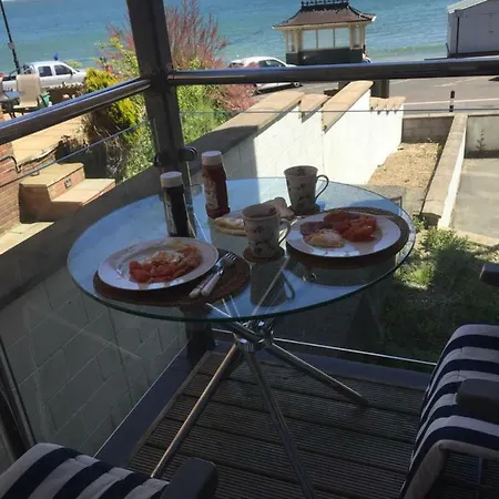 Tides Reach Apartment *