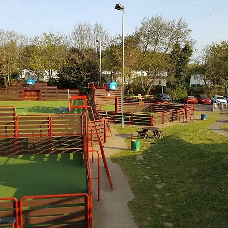 Lower Hyde Caravan Campsite *
