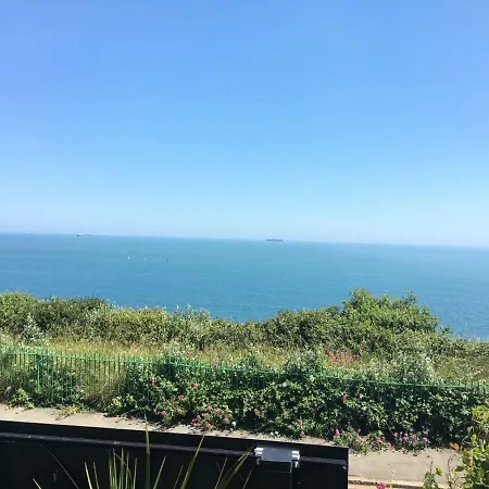 Cliff 3 Bedroom Apartment
