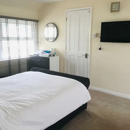 Cliff 3 Bedroom Apartment *