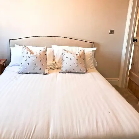 Lavender Lodge, Brand New With Hot Tub Hire Holiday home *