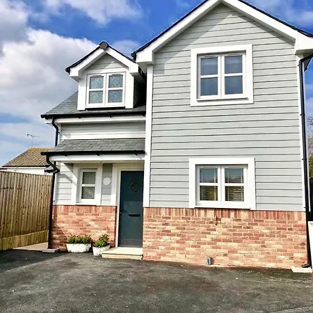 Holiday home Lavender Lodge, Brand New With Hot Tub Hire
