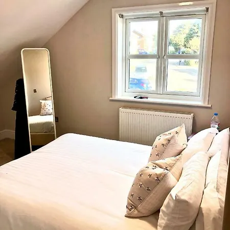 Lavender Lodge, Brand New With Hot Tub Hire Holiday home *