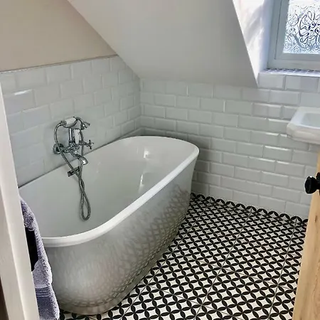 Lavender Lodge, Brand New With Hot Tub Hire * Shanklin