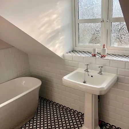 Lavender Lodge, Brand New With Hot Tub Hire Holiday home *