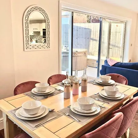 Holiday home Lavender Lodge, Brand New With Hot Tub Hire Shanklin