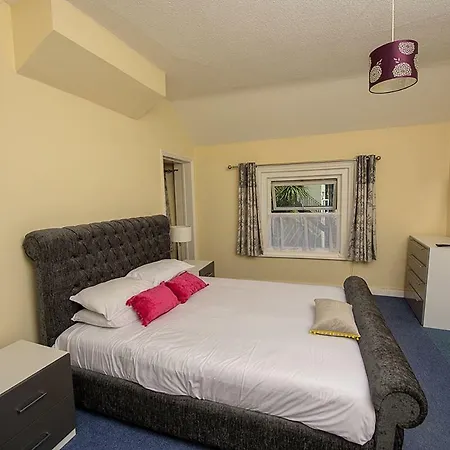 Cliff 3 Bedroom Apartment