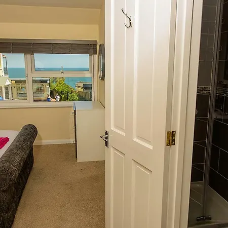 Cliff 3 Bedroom