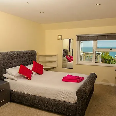 Cliff 3 Bedroom
