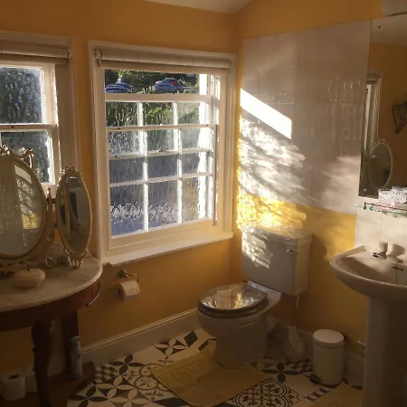 Little Gem With Private Hot Tub - Up To 25 Percent Off Ferry Apartment Shanklin