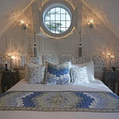 Haven Hall 5*