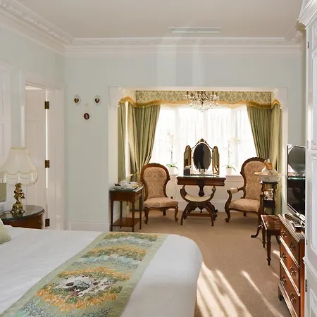 Haven Hall Hotel 5*