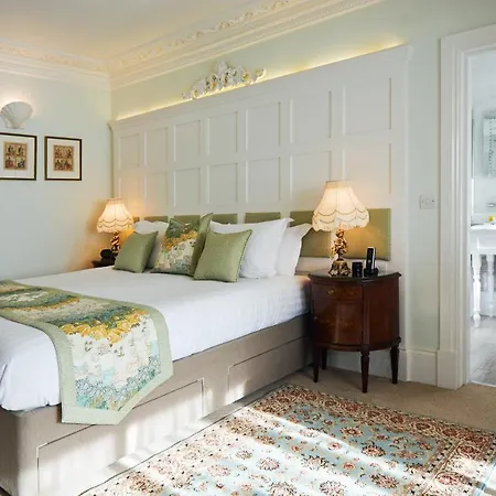 Haven Hall 5*