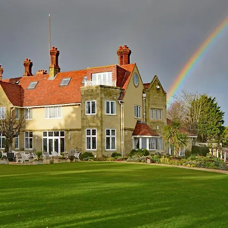 Hotel Haven Hall 5*