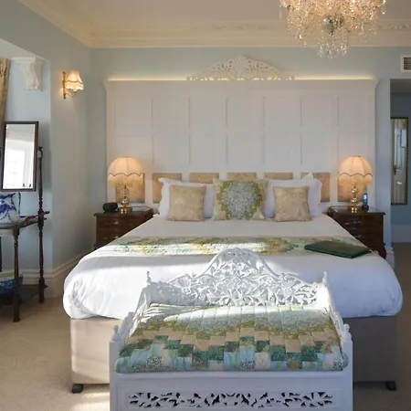Haven Hall 5*