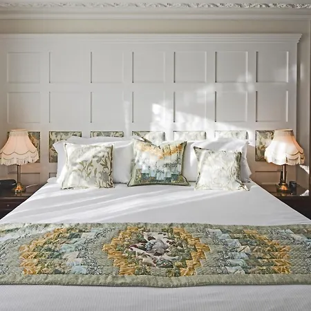 Hotel Haven Hall 5*
