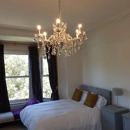 Clarence House Aparthotel *