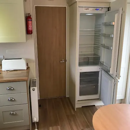 2 Bedroom Caravan Lg25, Shanklin, Isle Of Wight * Shanklin