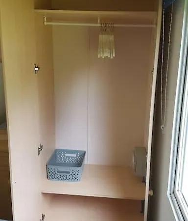 3 Bedroom Caravan With On-site Pool, Island View 6 Campsite