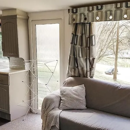 3 Bedroom Caravan With On-site Pool, Island View 6 Shanklin
