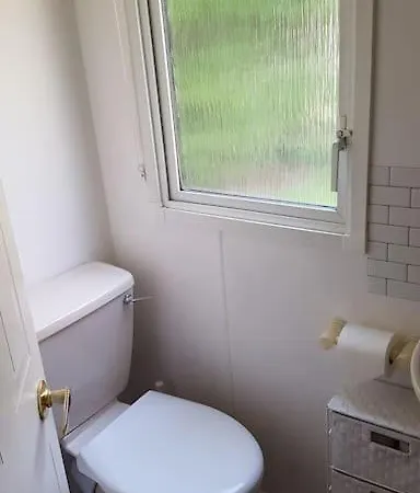 3 Bedroom Caravan With On-site Pool, Island View 6