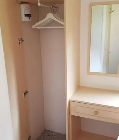 3 Bedroom Caravan With On-site Pool, Island View 6 Campsite