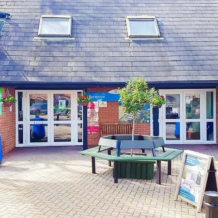 3 Bedroom Caravan With On-site Pool, Island View 6 *