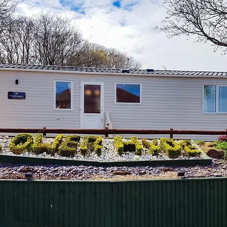3 Bedroom Caravan With On-site Pool, Island View 6 Campsite