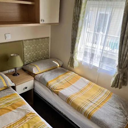 2 Bedroom Caravan Lg25, Shanklin, Isle Of Wight