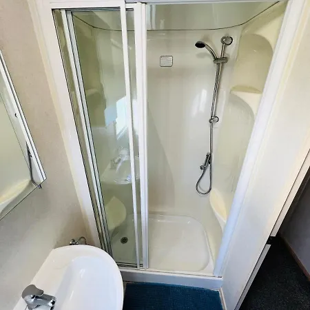 3 Bedroom Caravan Kg37, Dog Friendly, Shanklin, Isle Of Wight Apartment Shanklin