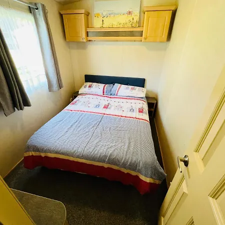 3 Bedroom Caravan Kg37, Dog Friendly, Shanklin, Isle Of Wight *